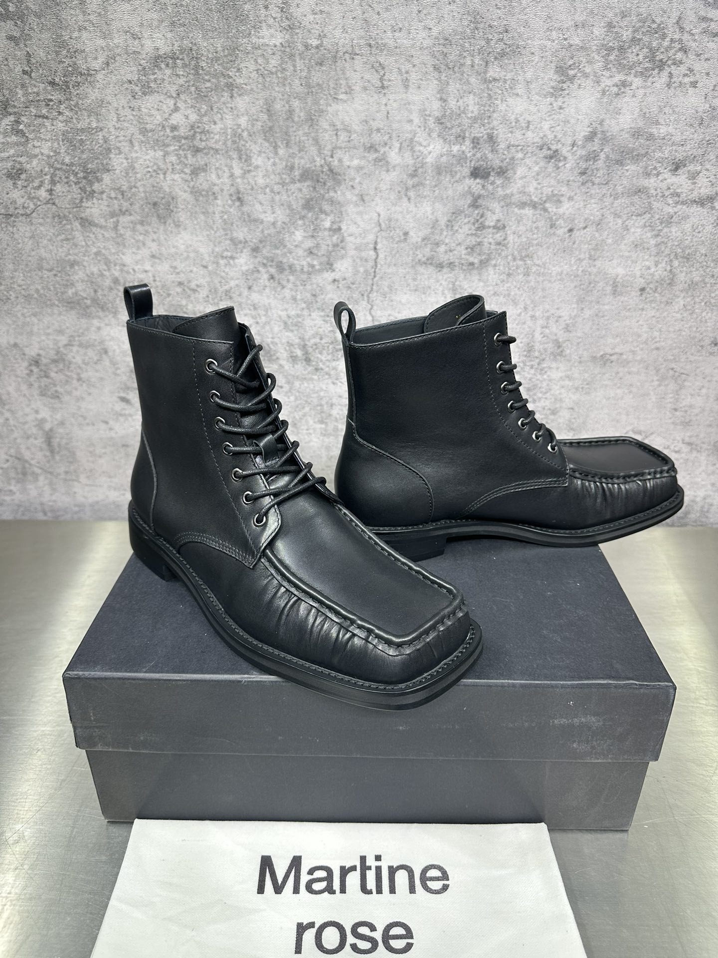 Basic Shoes 46