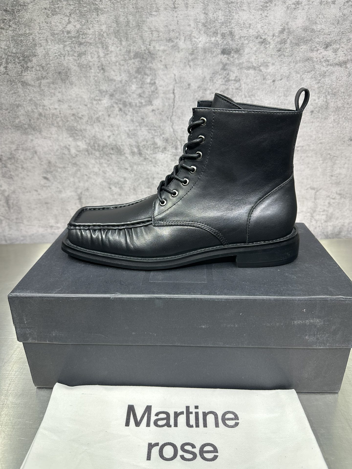 Basic Shoes 46