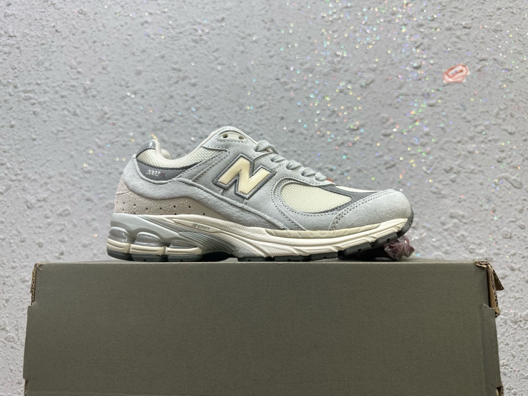 New Balance Leather Shoes L