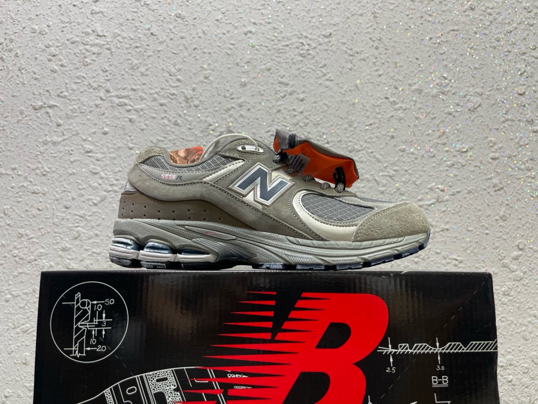 New Balance Leather Shoes L