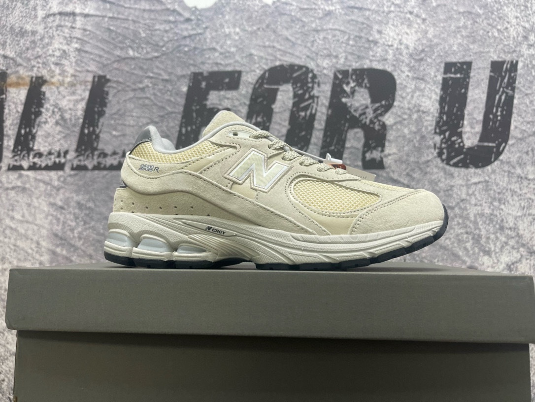 New Balance Leather Shoes L