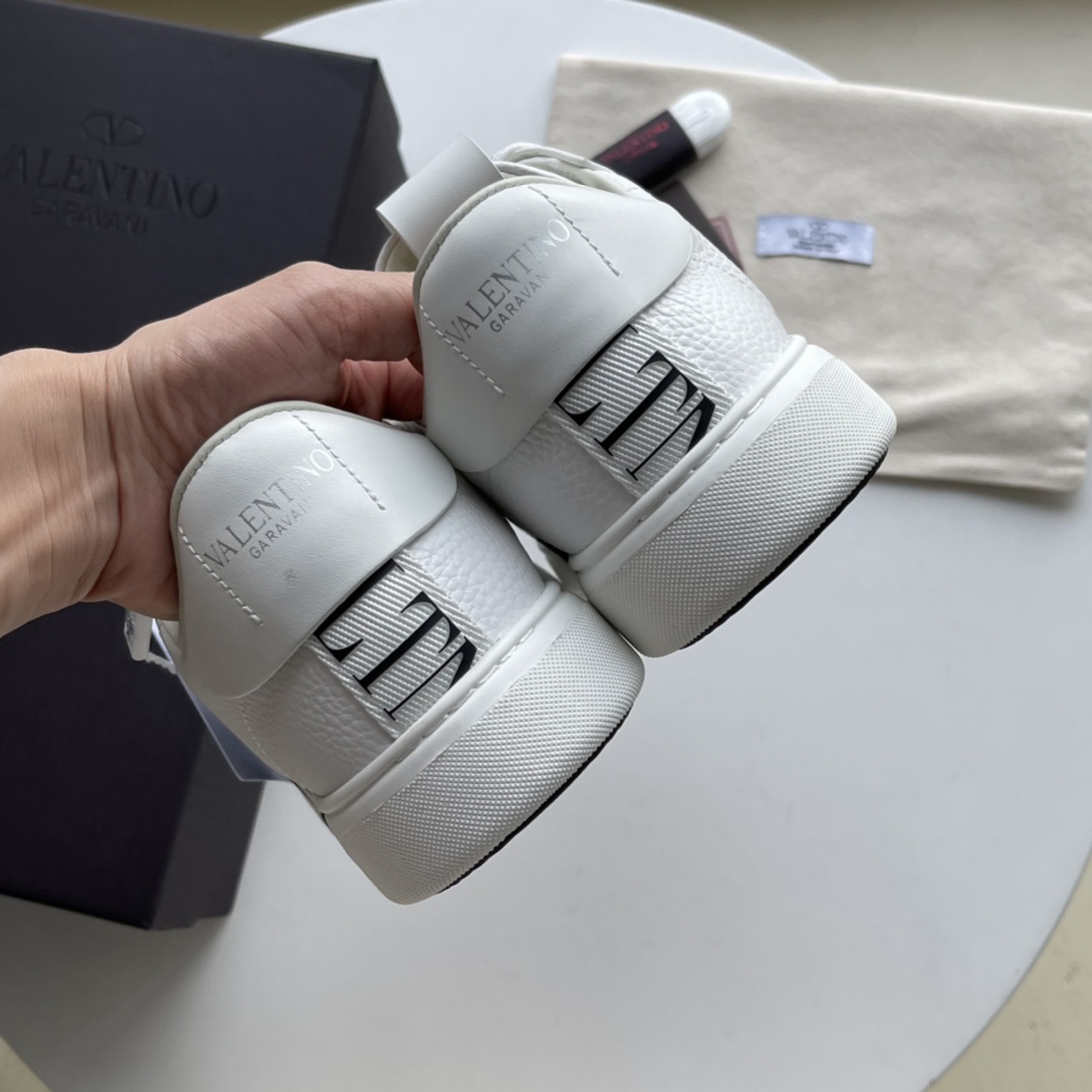 Male Sneakers L