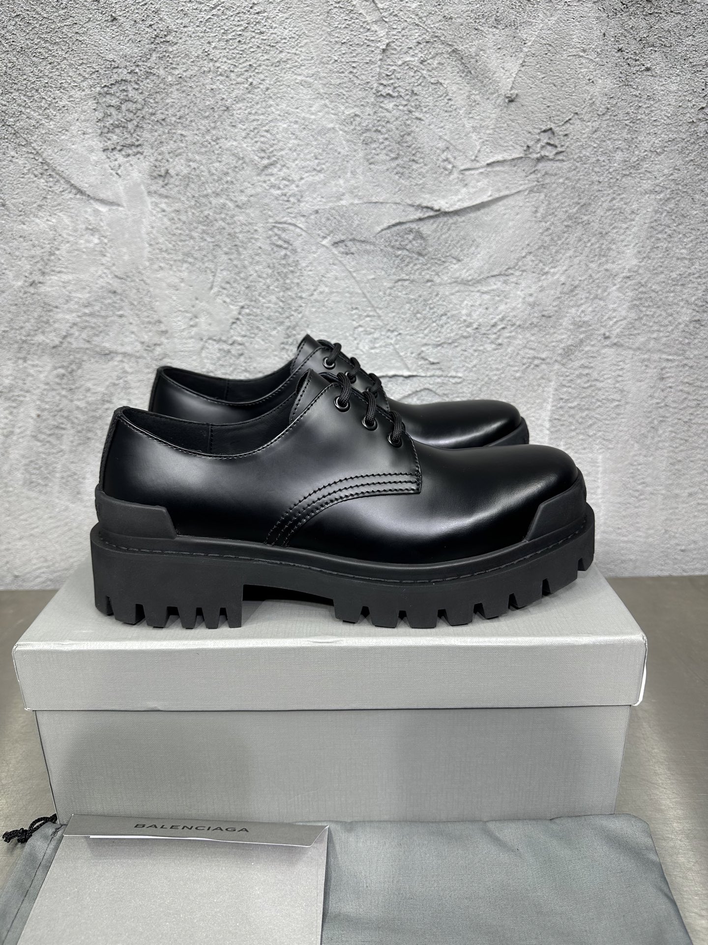 Basic Shoes 46