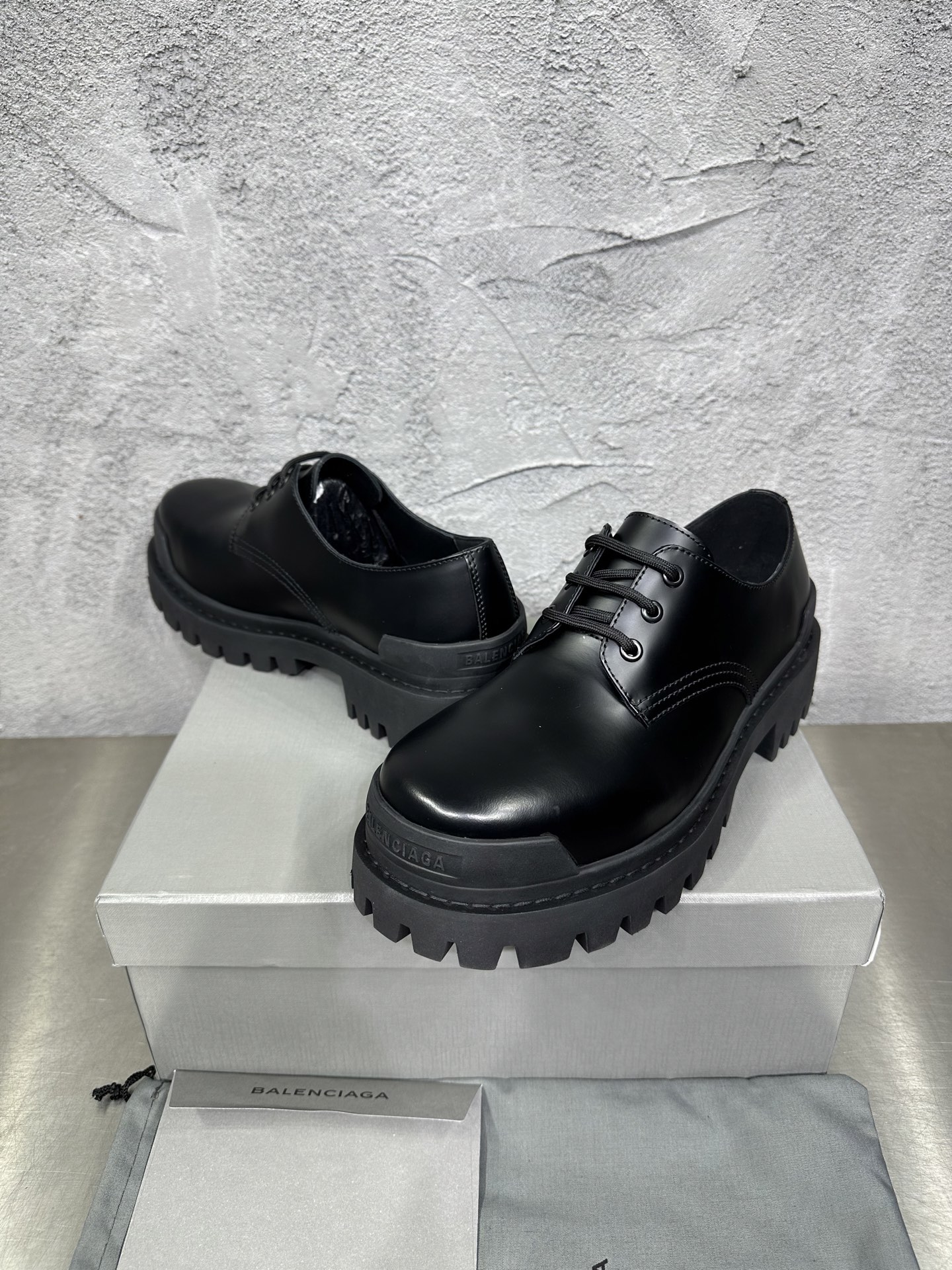 Basic Shoes 46