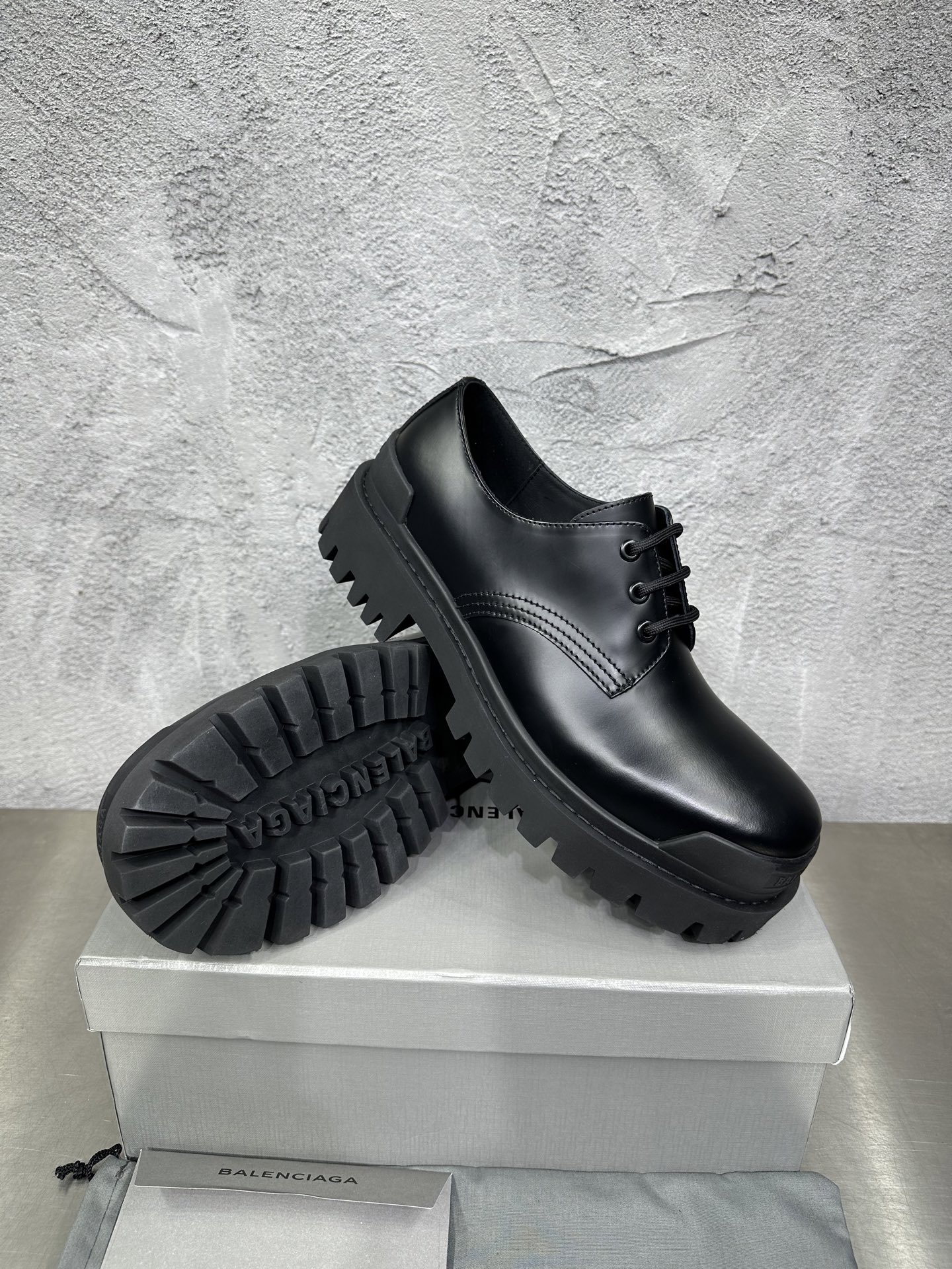 Basic Shoes 46