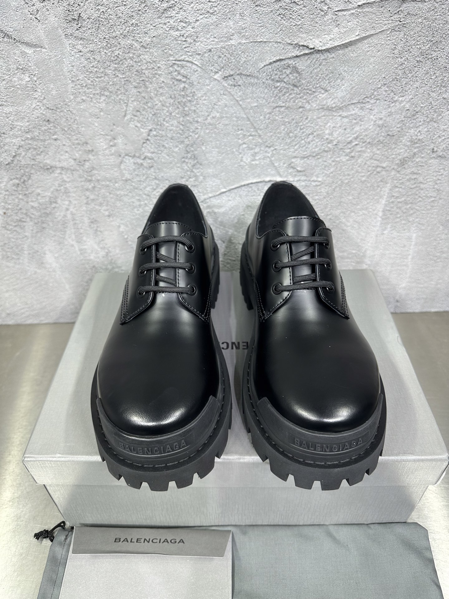 Basic Shoes 46