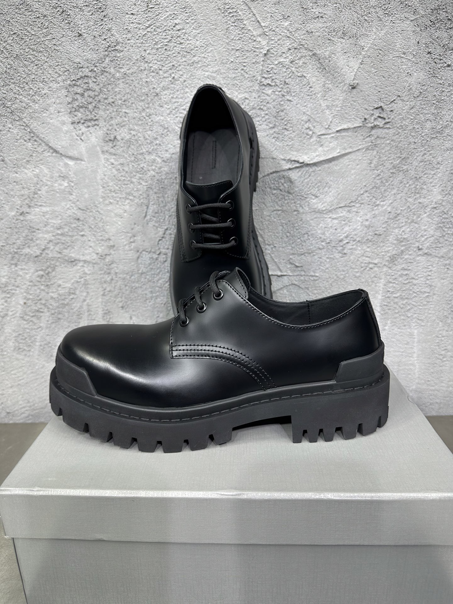 Basic Shoes 46