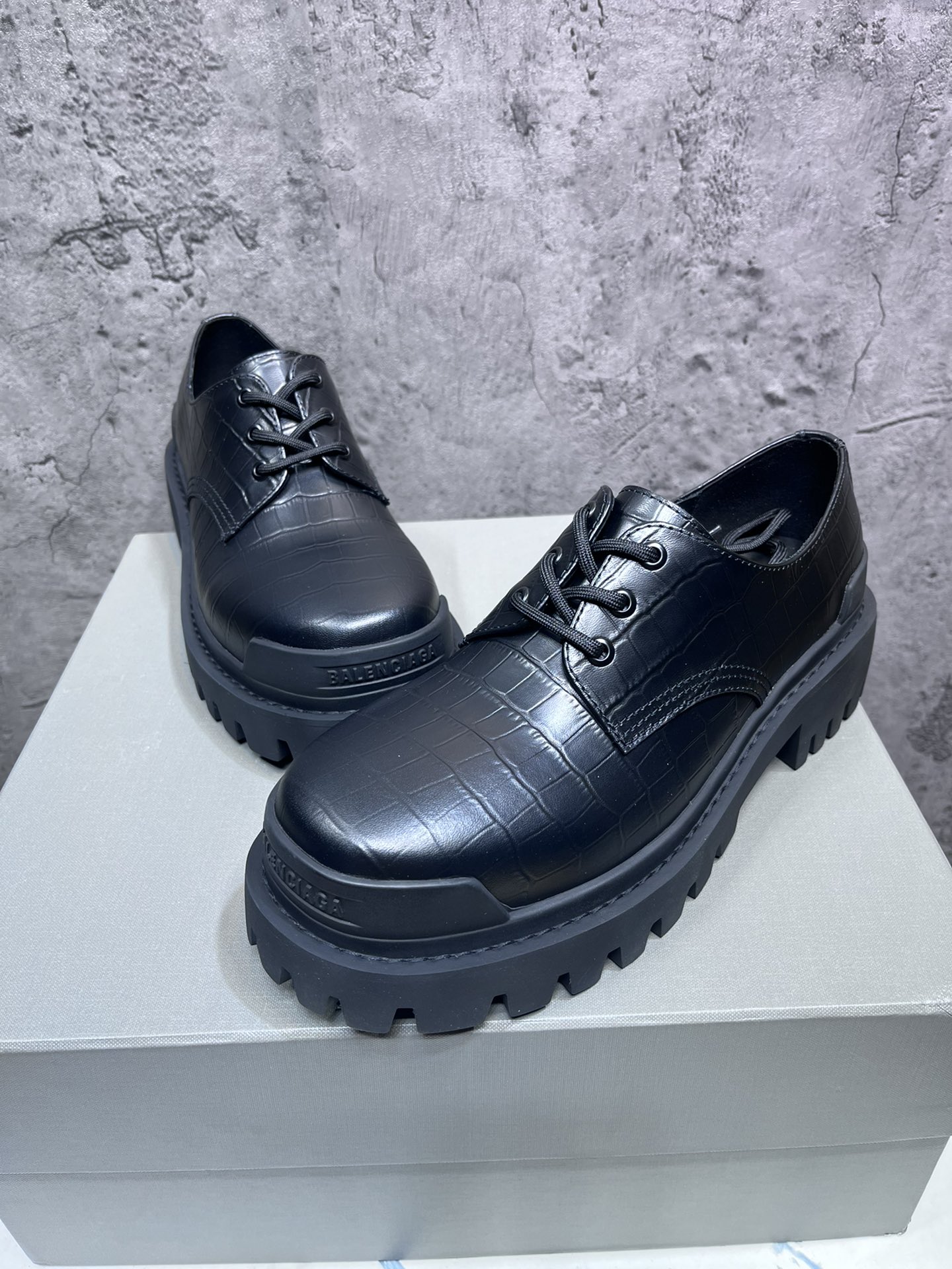 Basic Shoes 46