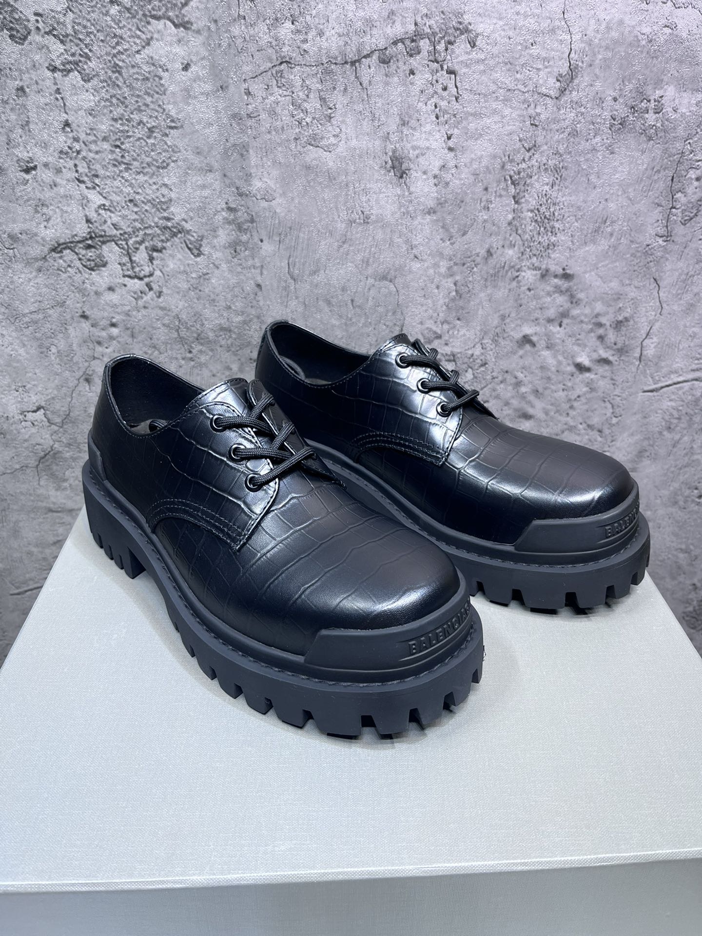 Basic Shoes 46