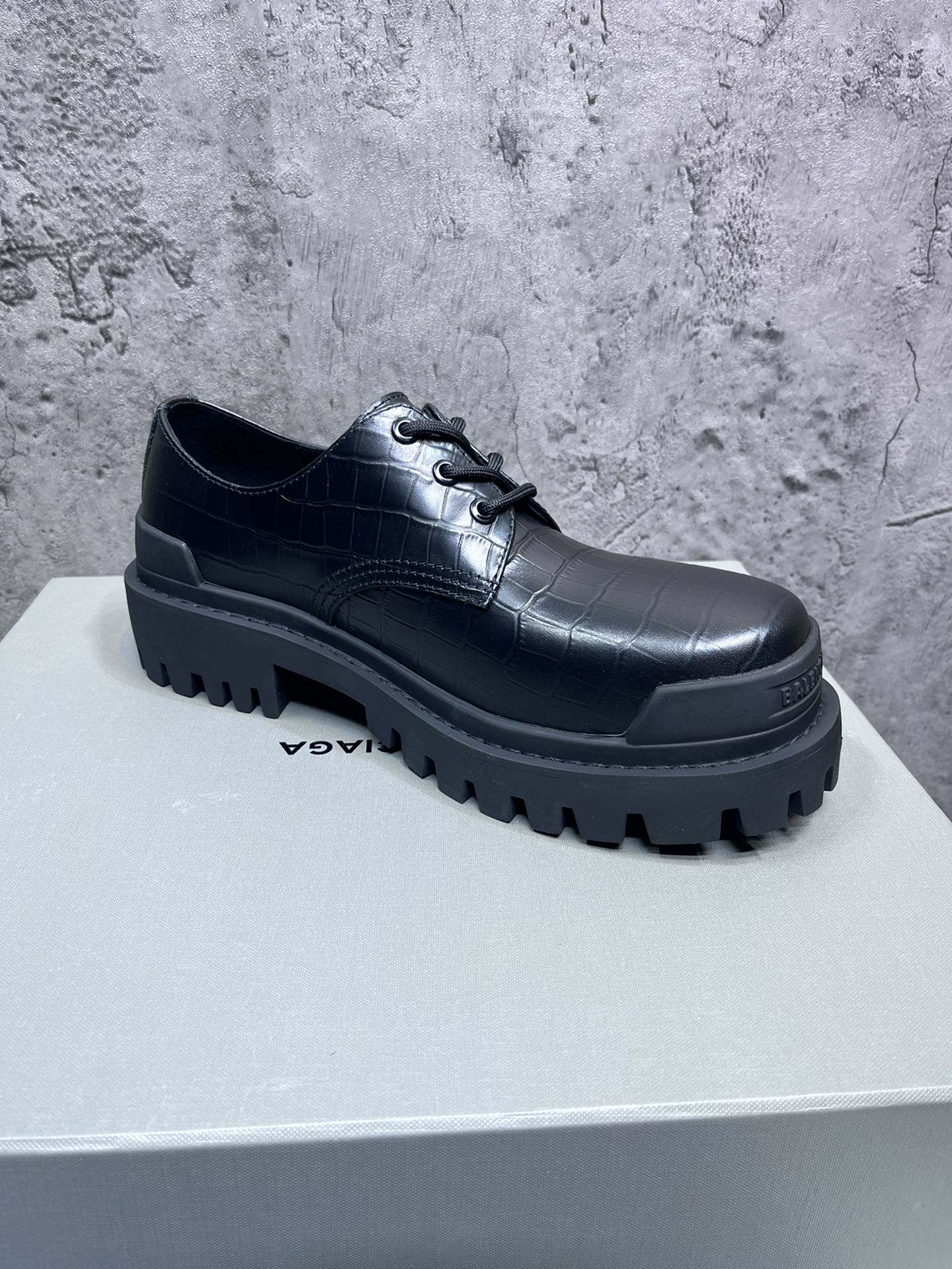 Basic Shoes 46