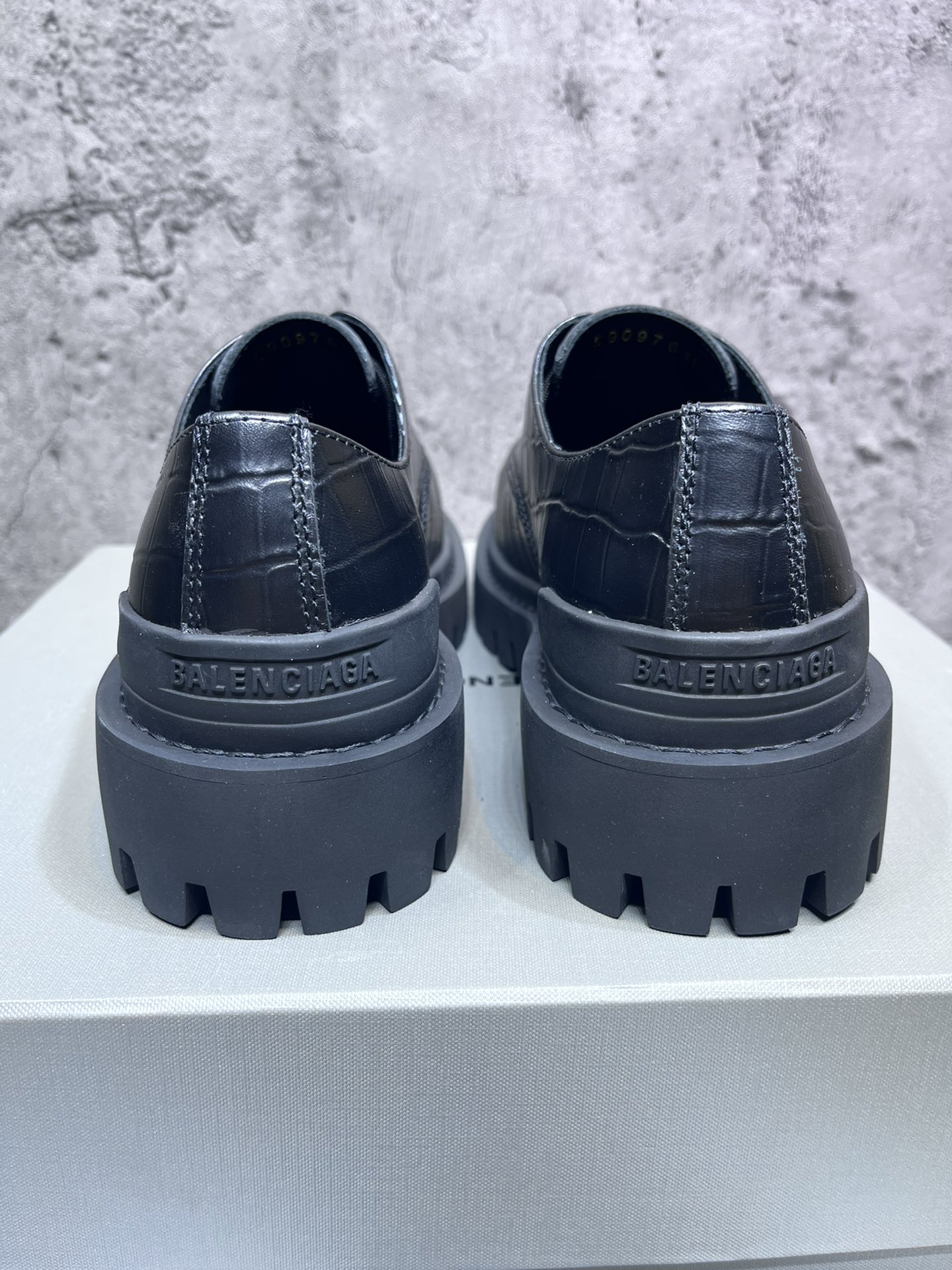 Basic Shoes 46