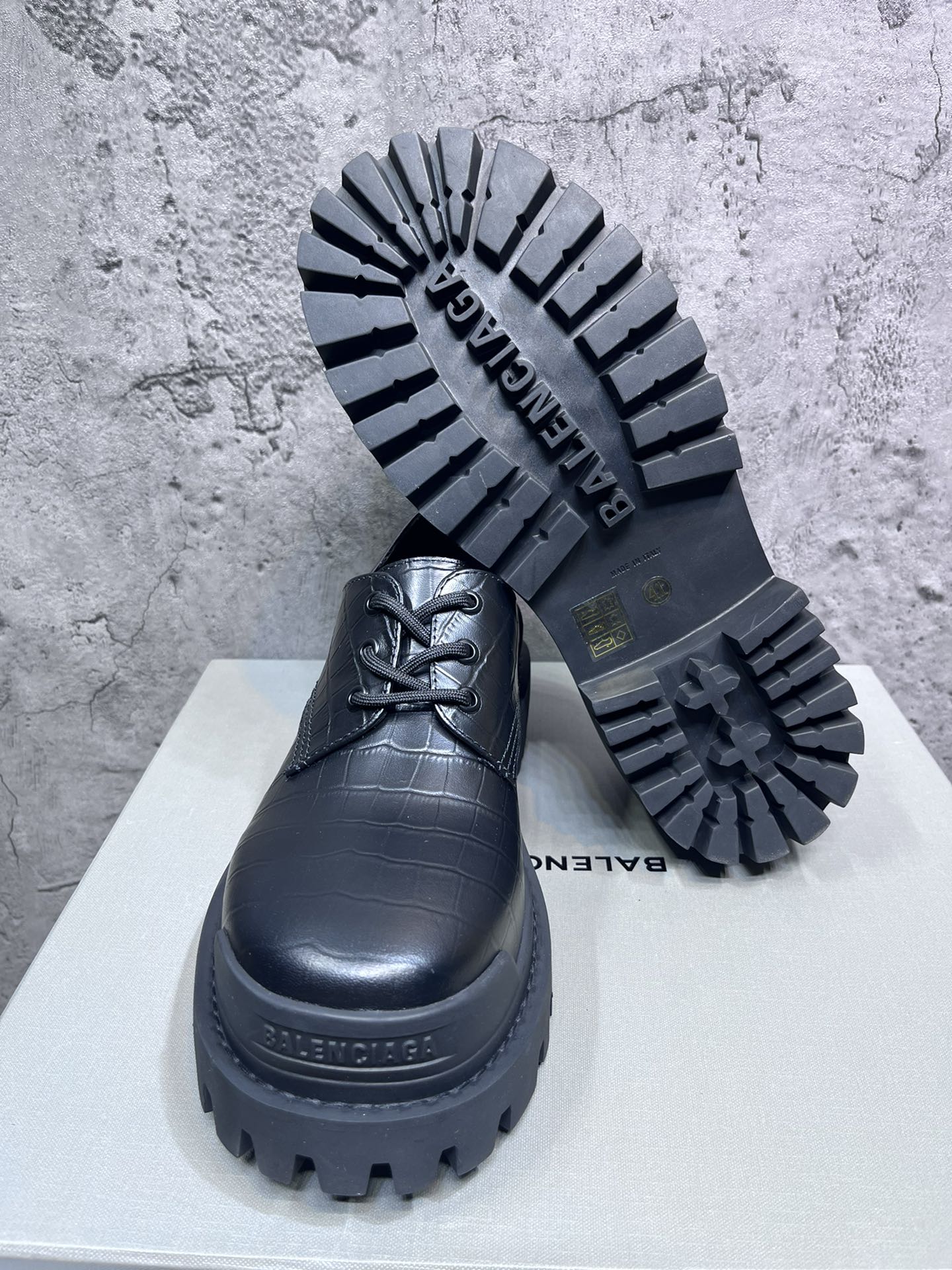 Basic Shoes 46