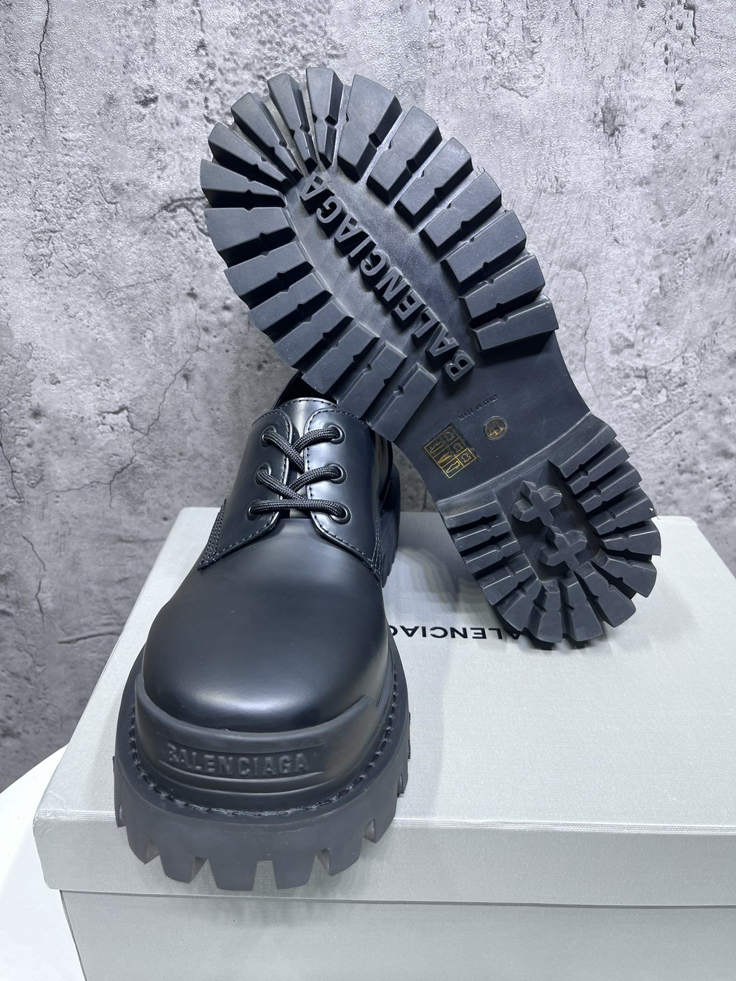 Basic Shoes 46