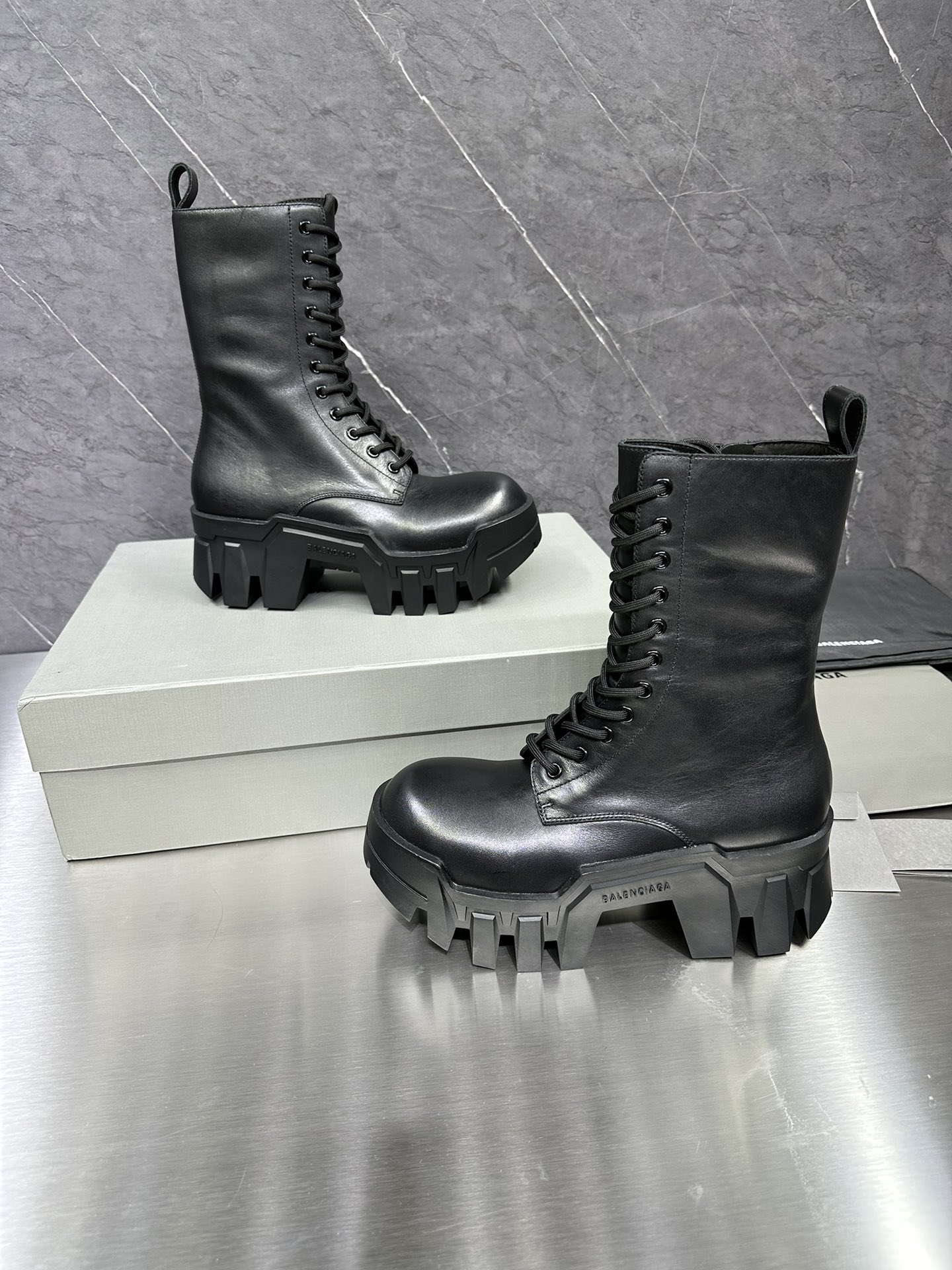 Balenciaga Leather Shoes Black L
