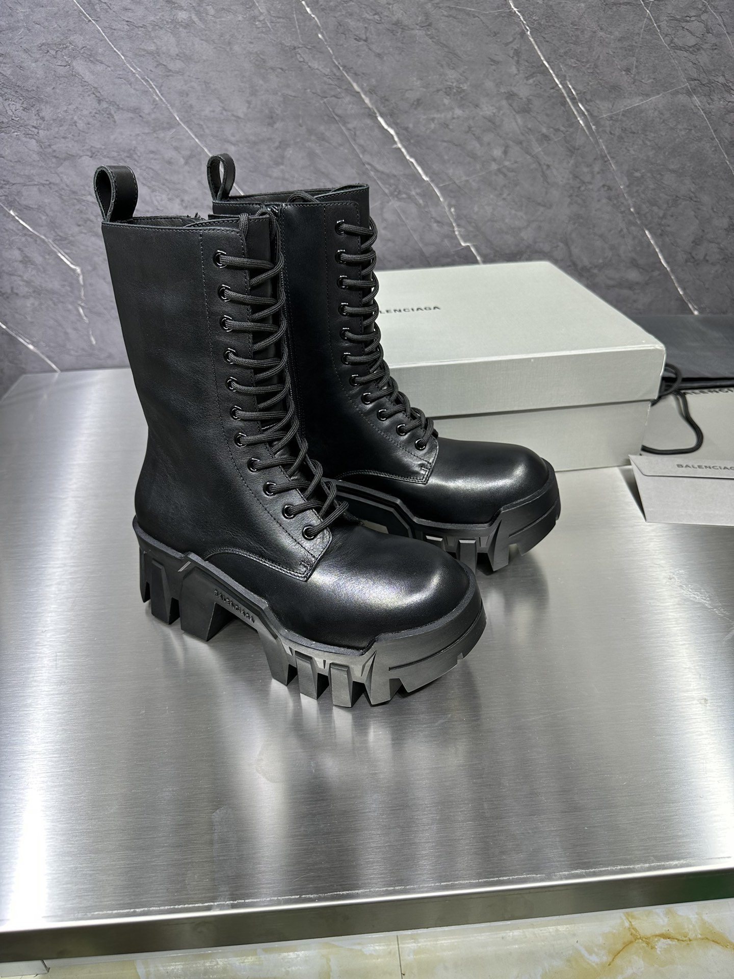 Balenciaga Leather Shoes Black L