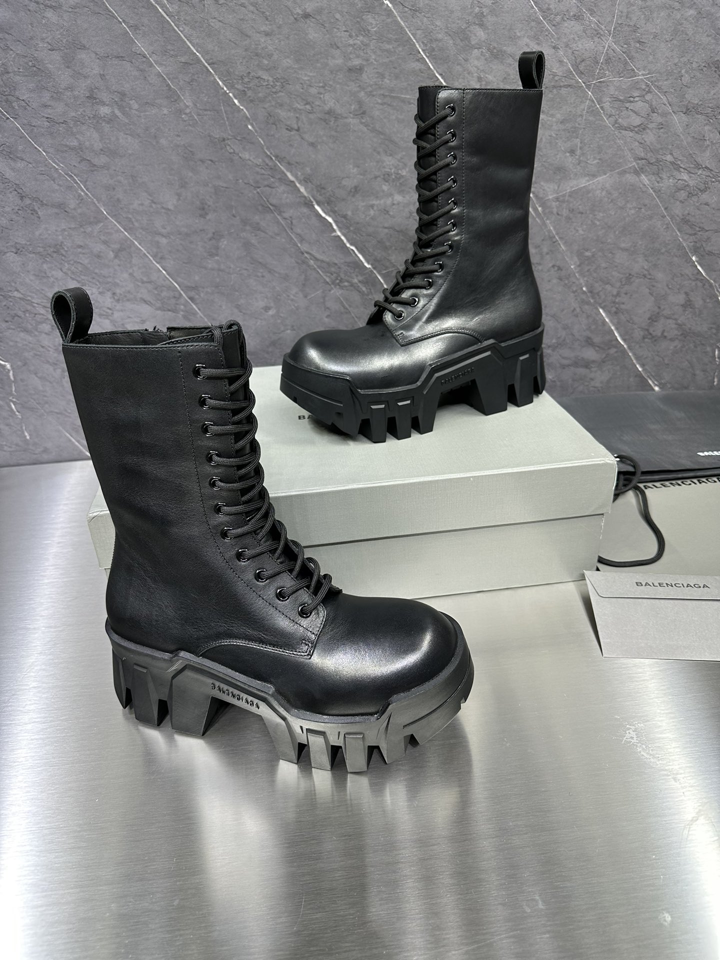 Balenciaga Leather Shoes Black L