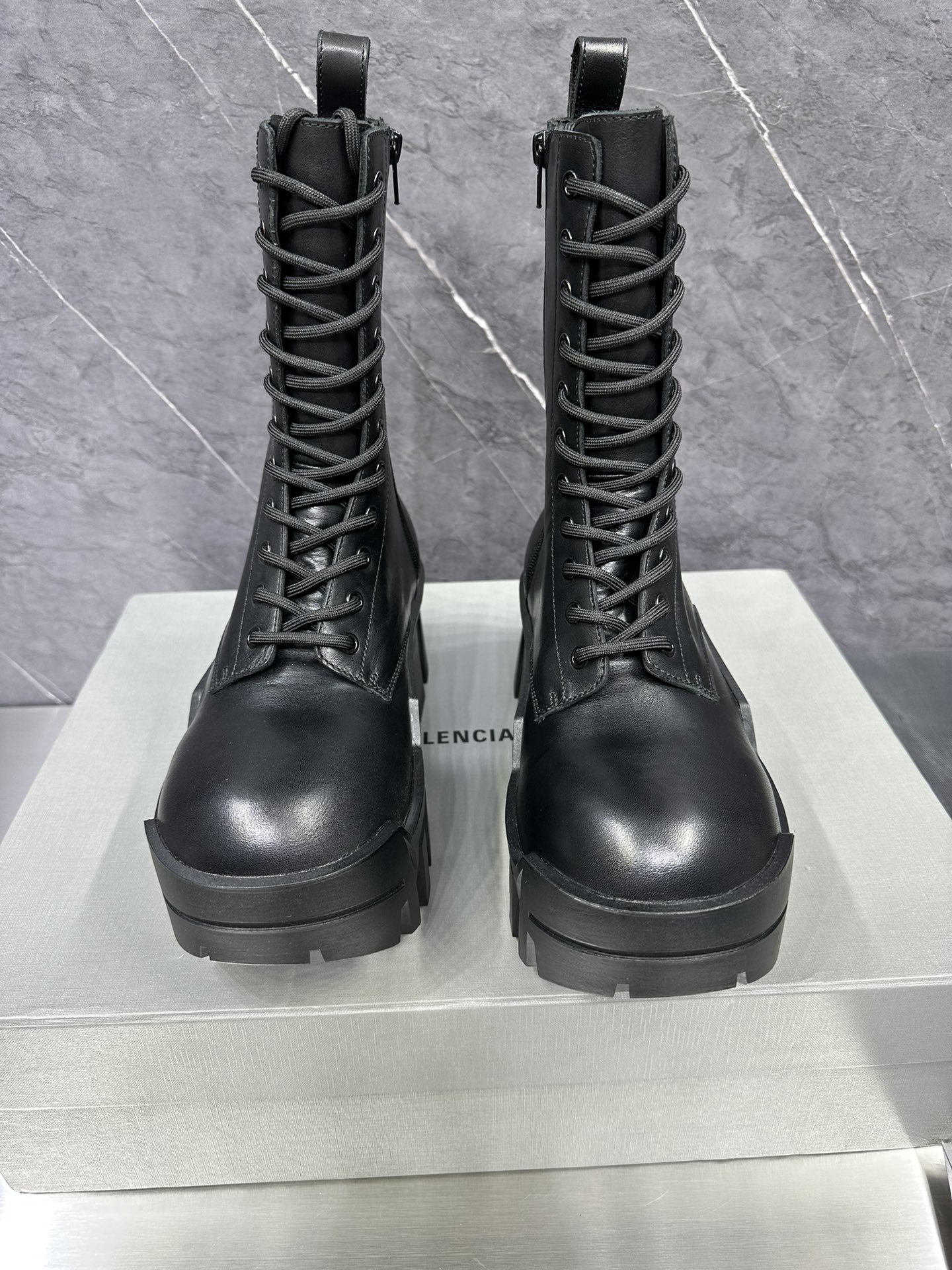 Balenciaga Leather Shoes Black L