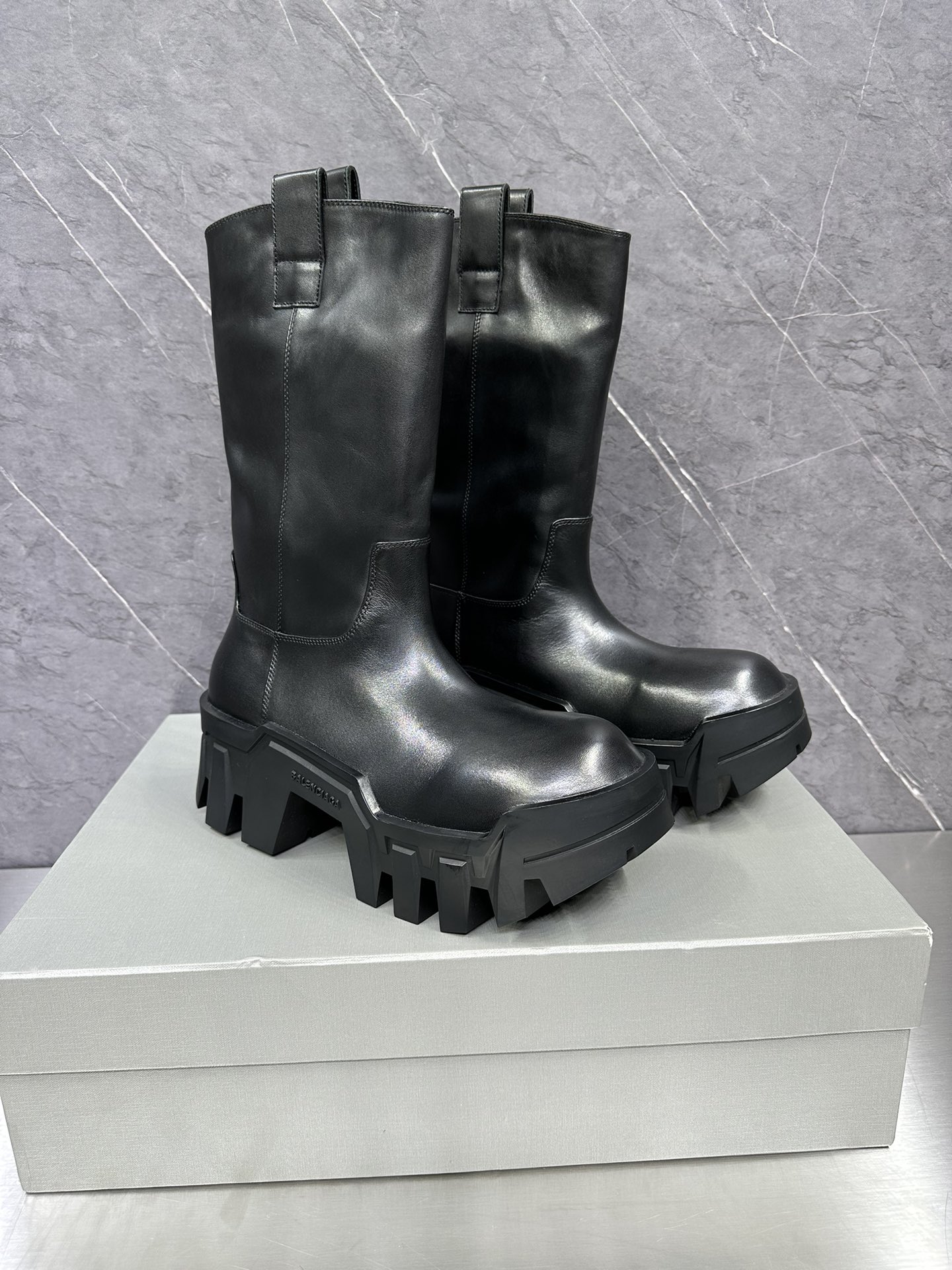 Balenciaga Leather Shoes Black L