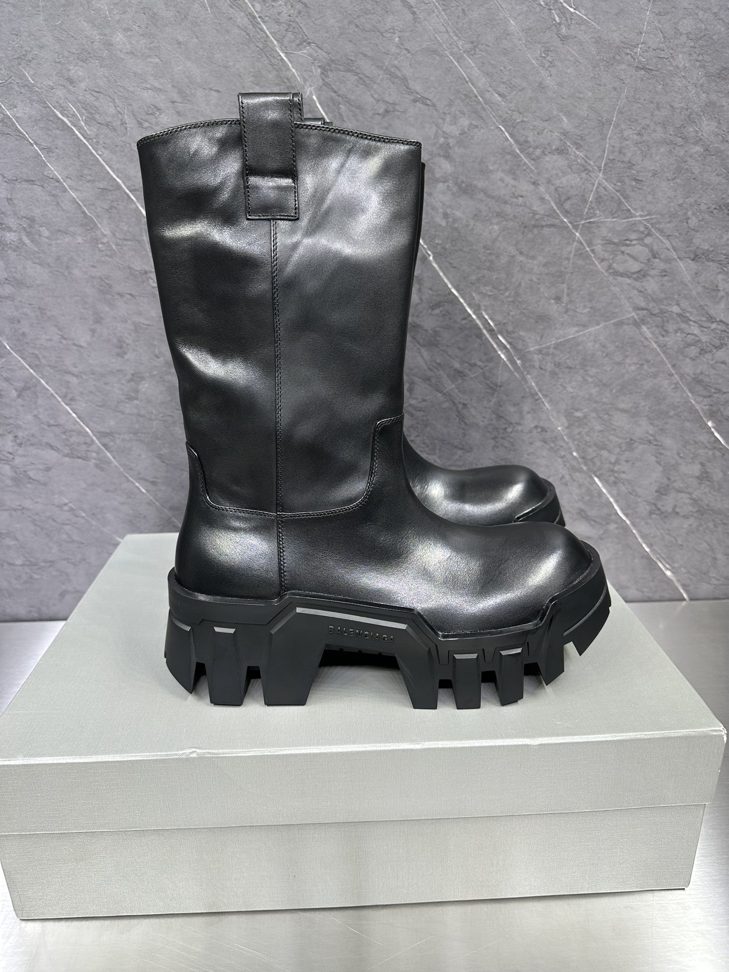 Balenciaga Leather Shoes Black L