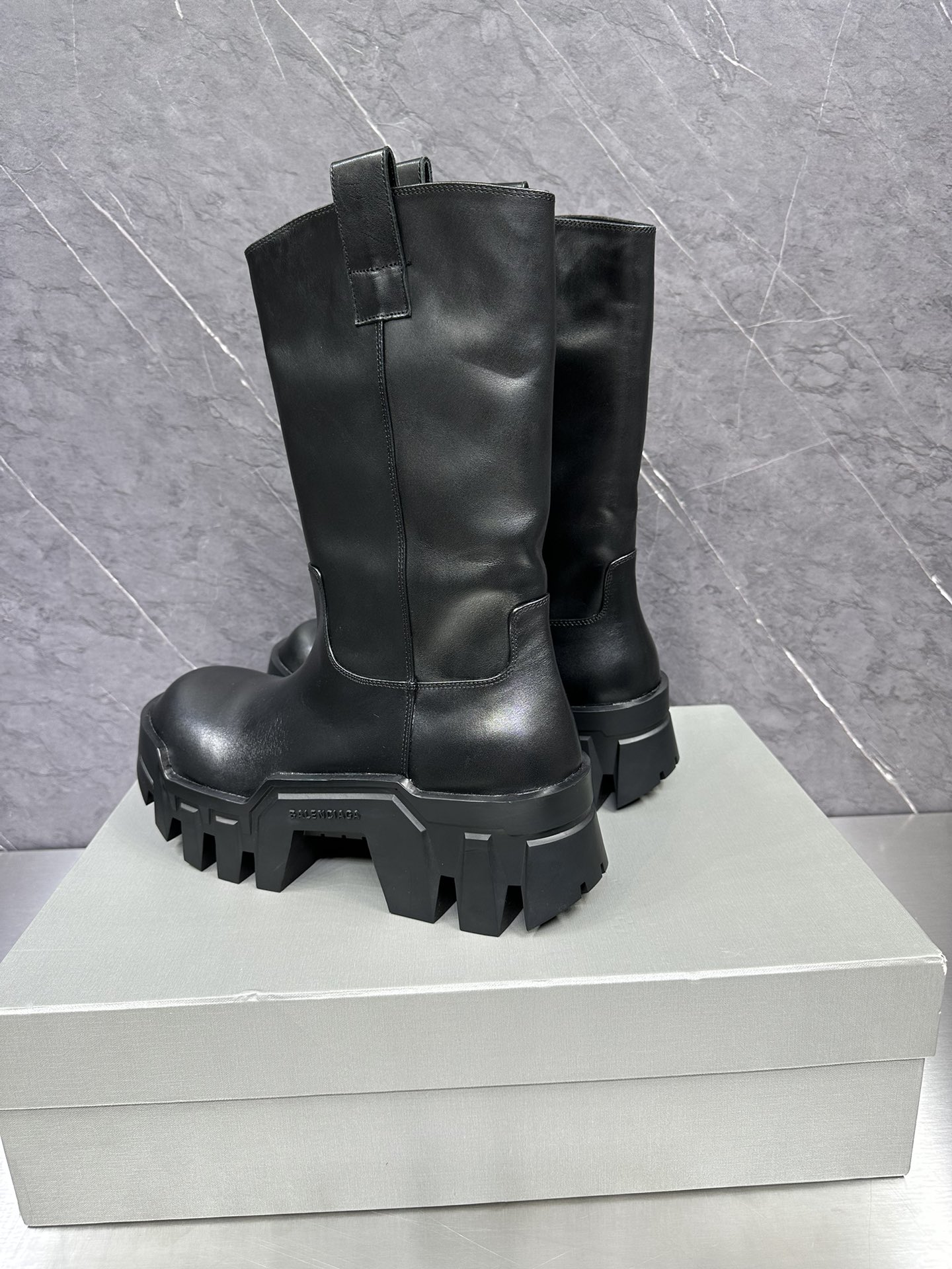 Balenciaga Leather Shoes Black L