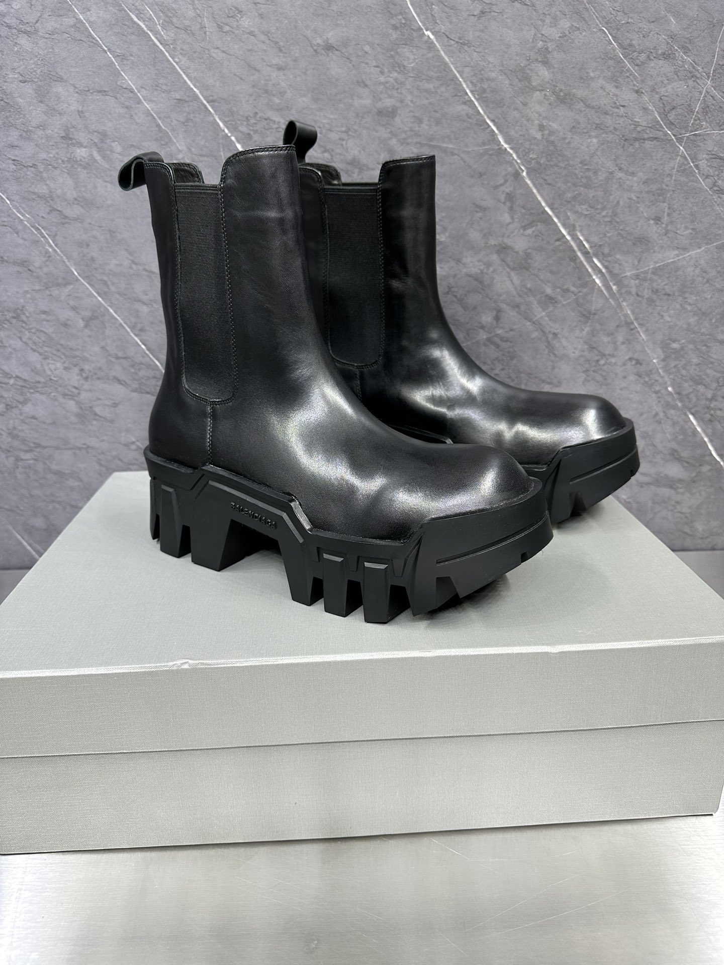 Balenciaga Leather Shoes Black L