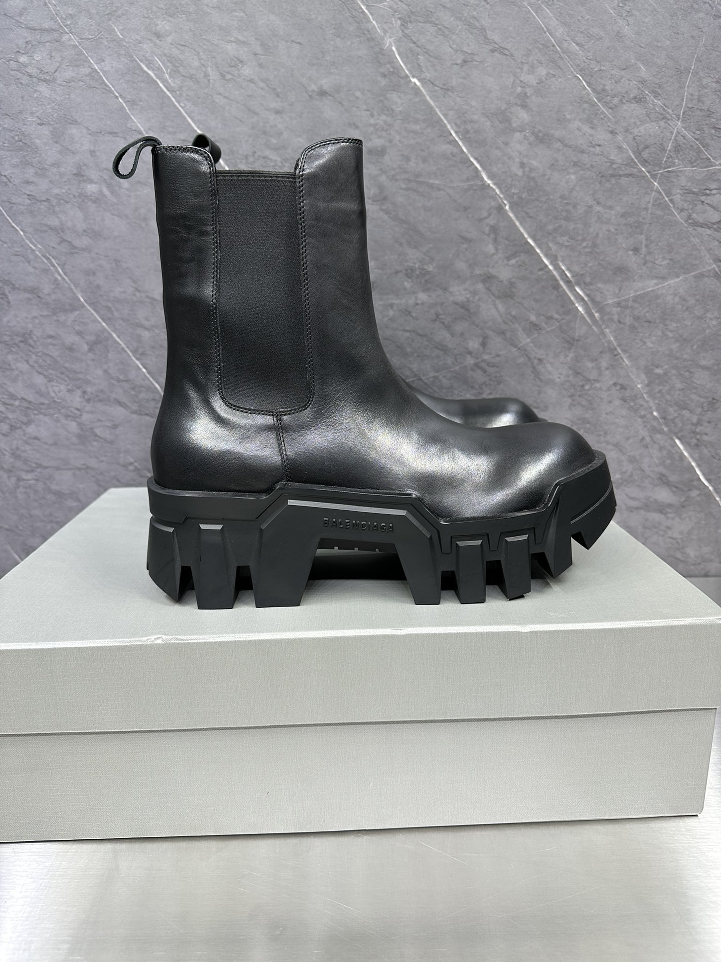 Balenciaga Leather Shoes Black L