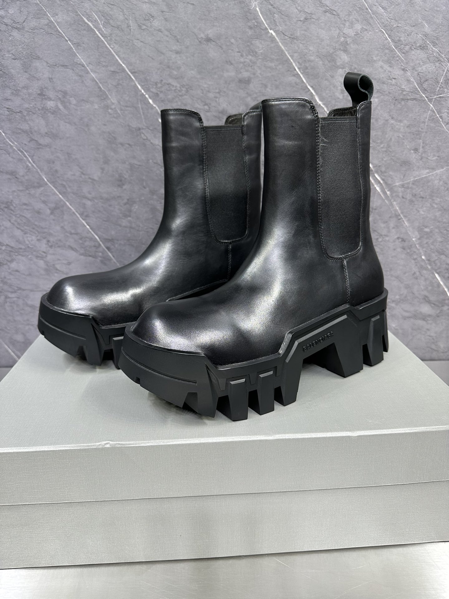Balenciaga Leather Shoes Black L