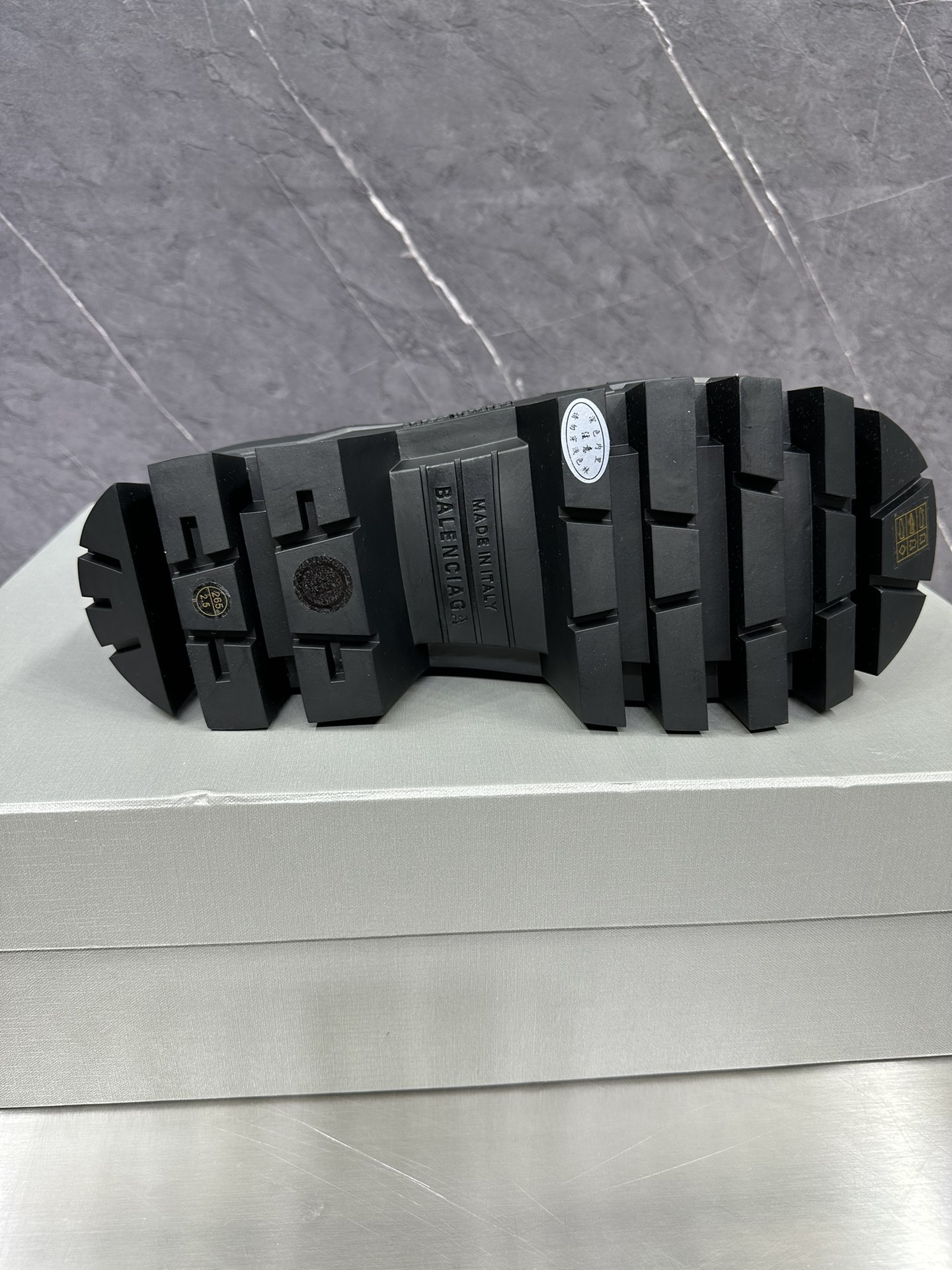 Balenciaga Leather Shoes Black L