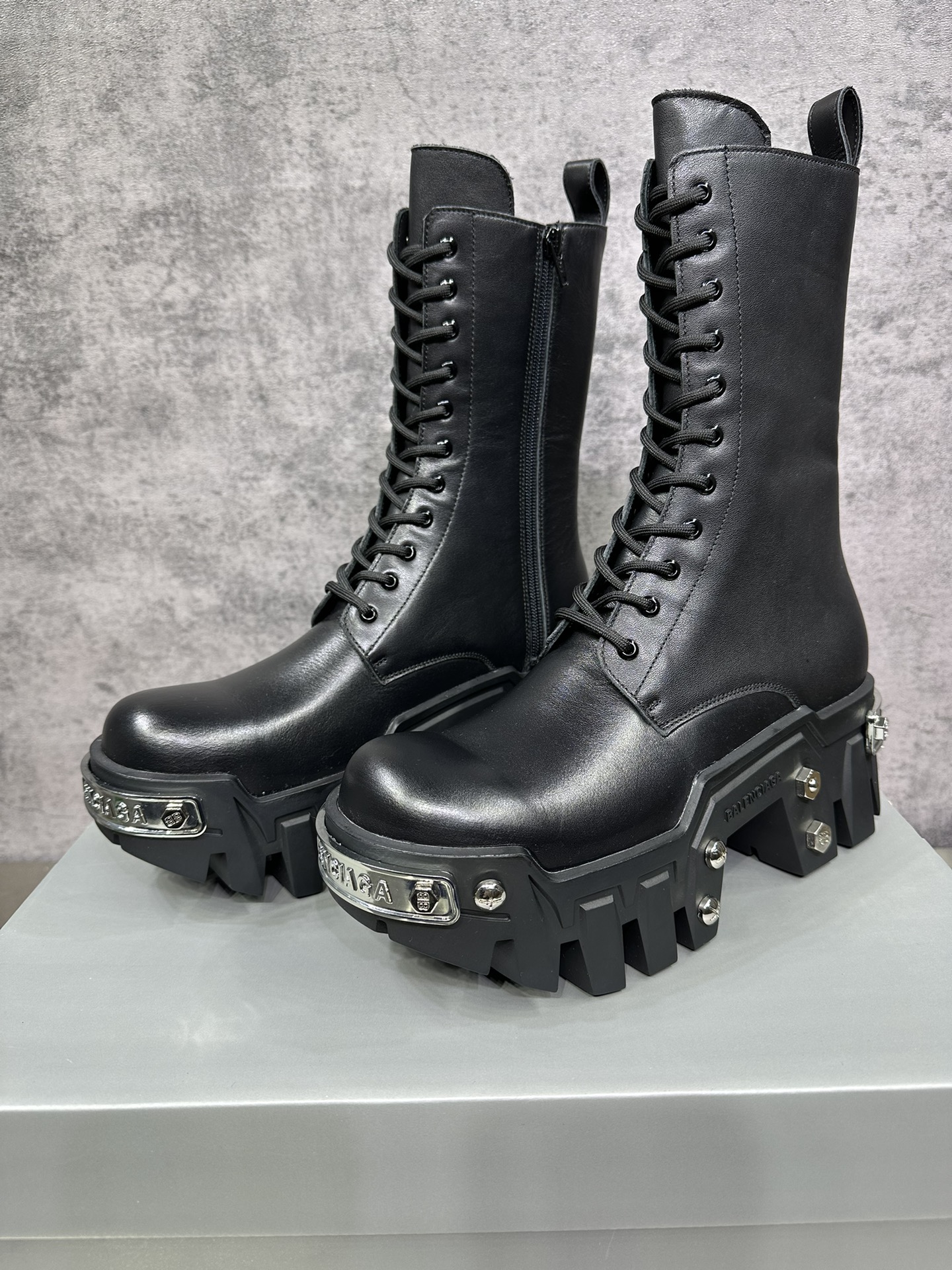 Balenciaga Leather Shoes Black L