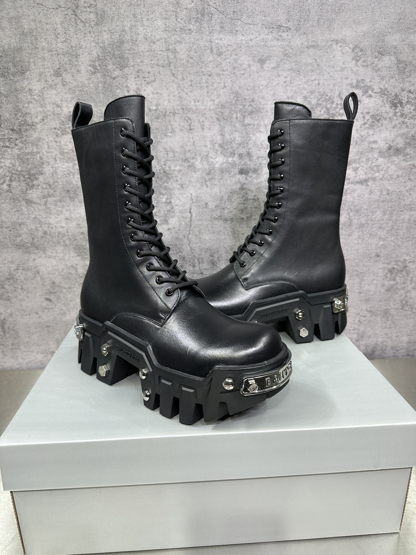Balenciaga Leather Shoes Black L