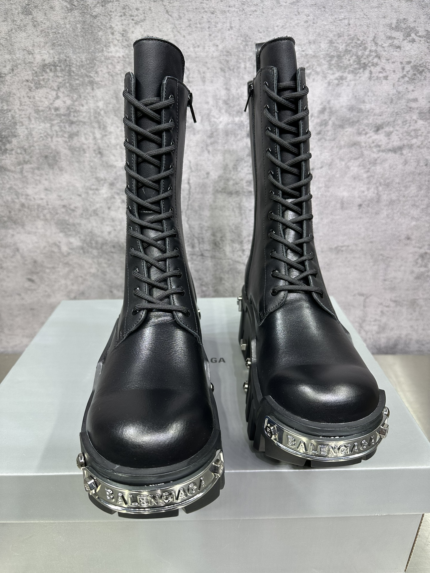 Balenciaga Leather Shoes Black L