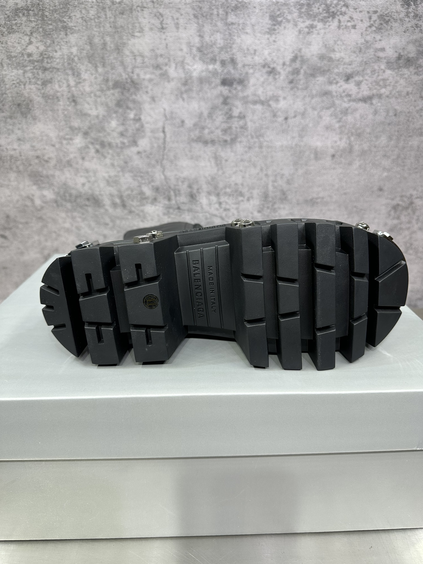 Balenciaga Leather Shoes Black L
