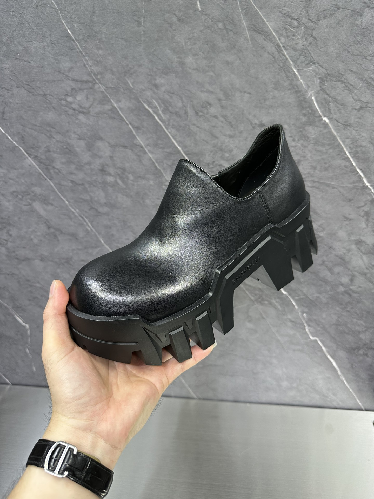 Balenciaga Leather Shoes Black L
