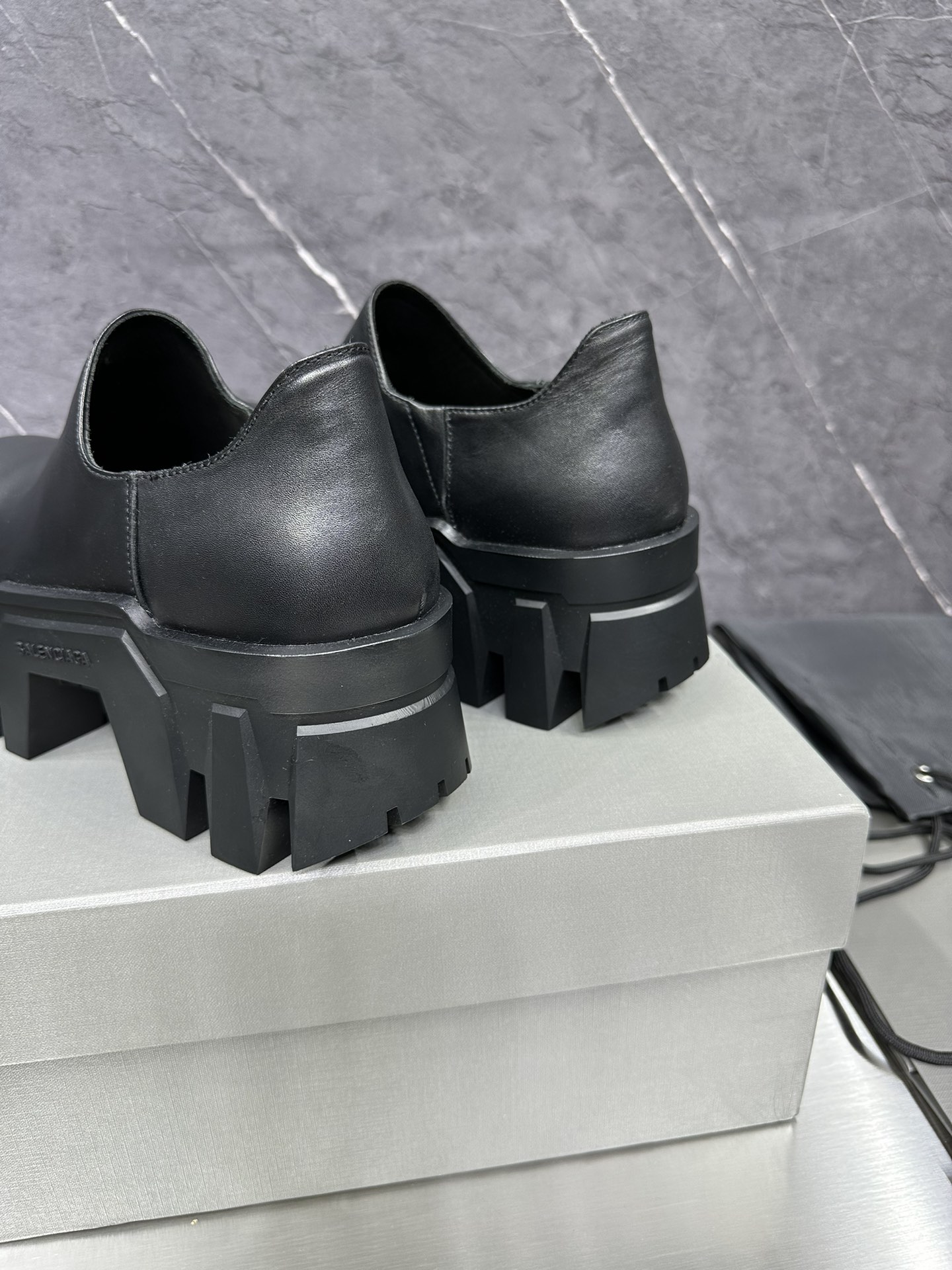 Balenciaga Leather Shoes Black L