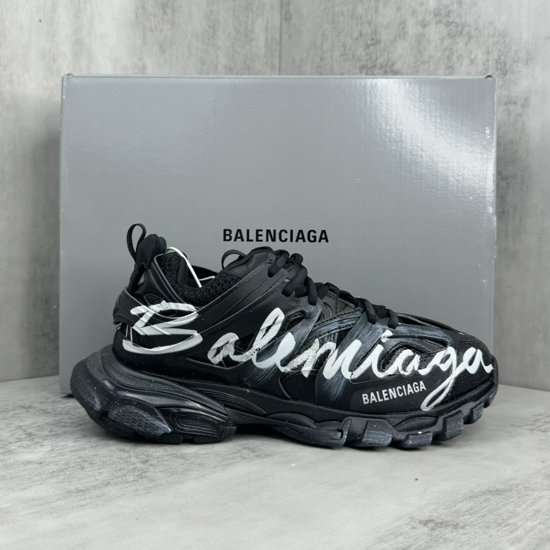 Sneakers M