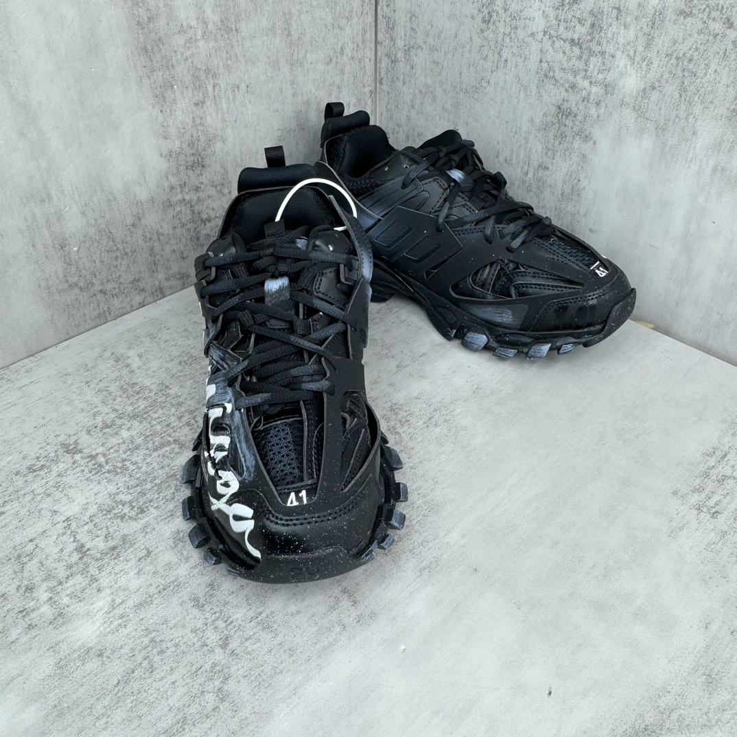Sneakers M