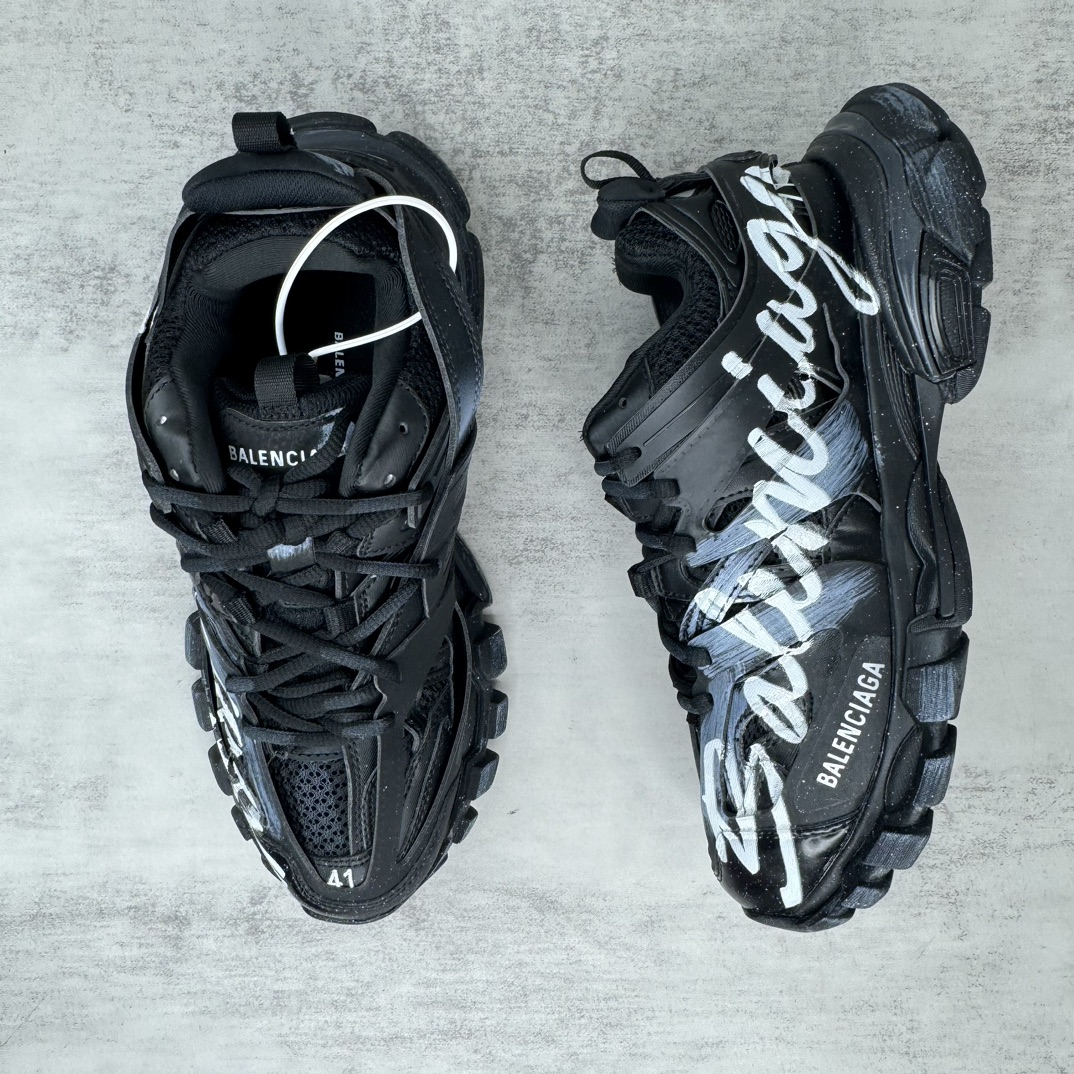 Sneakers M