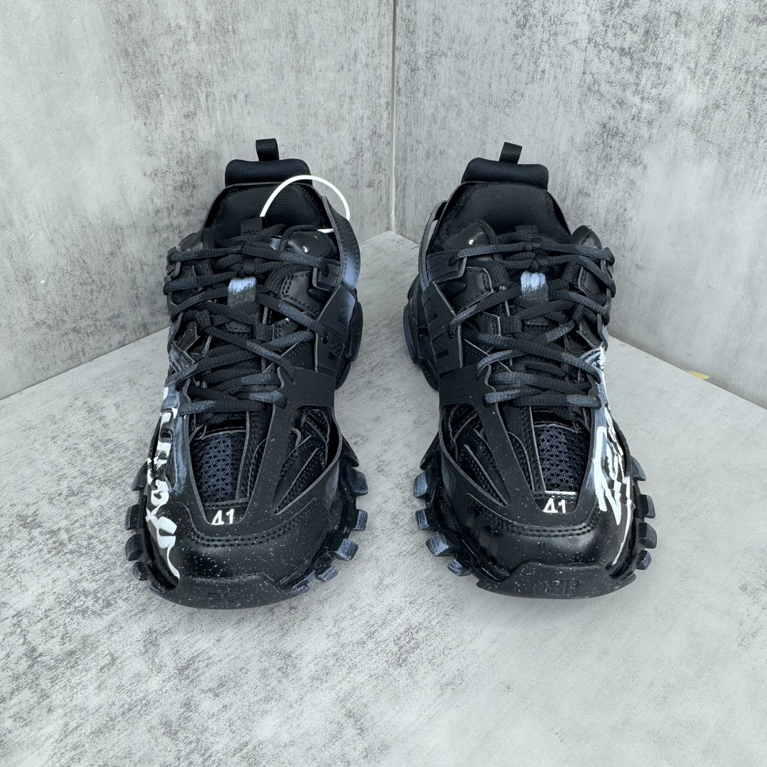 Sneakers M