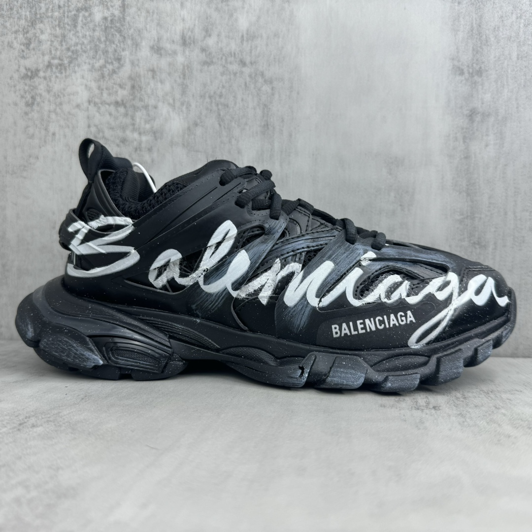 Sneakers M