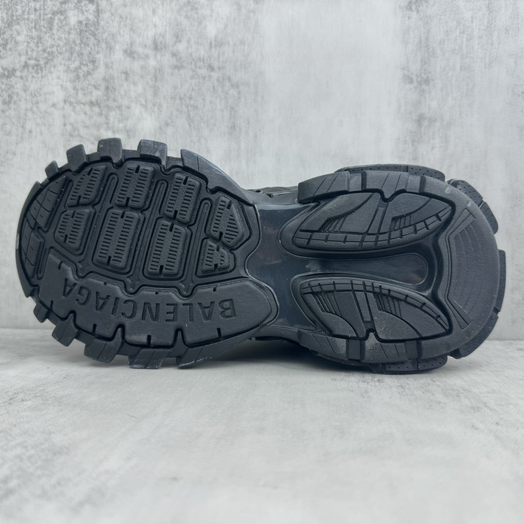Sneakers M