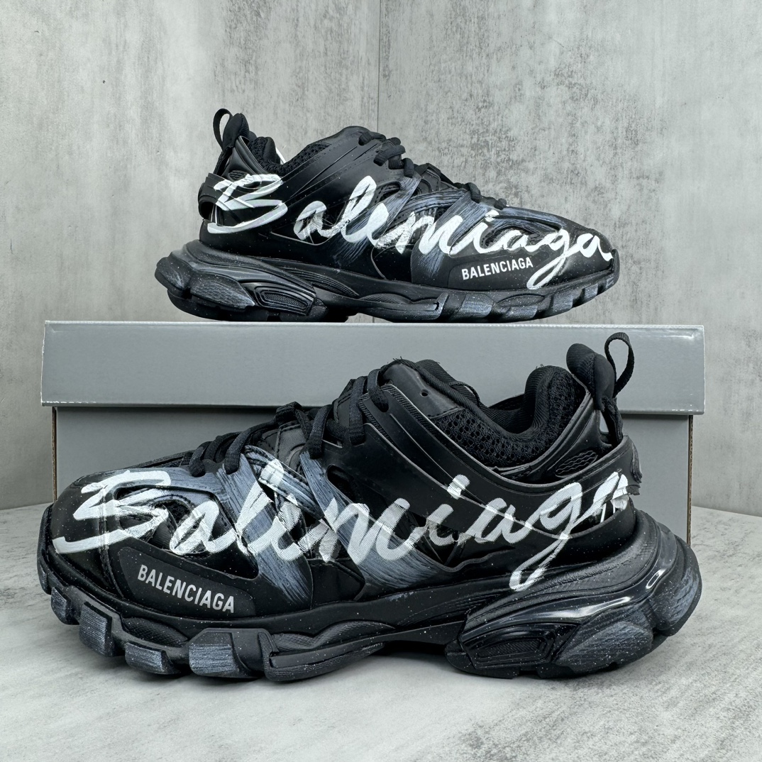 Sneakers M