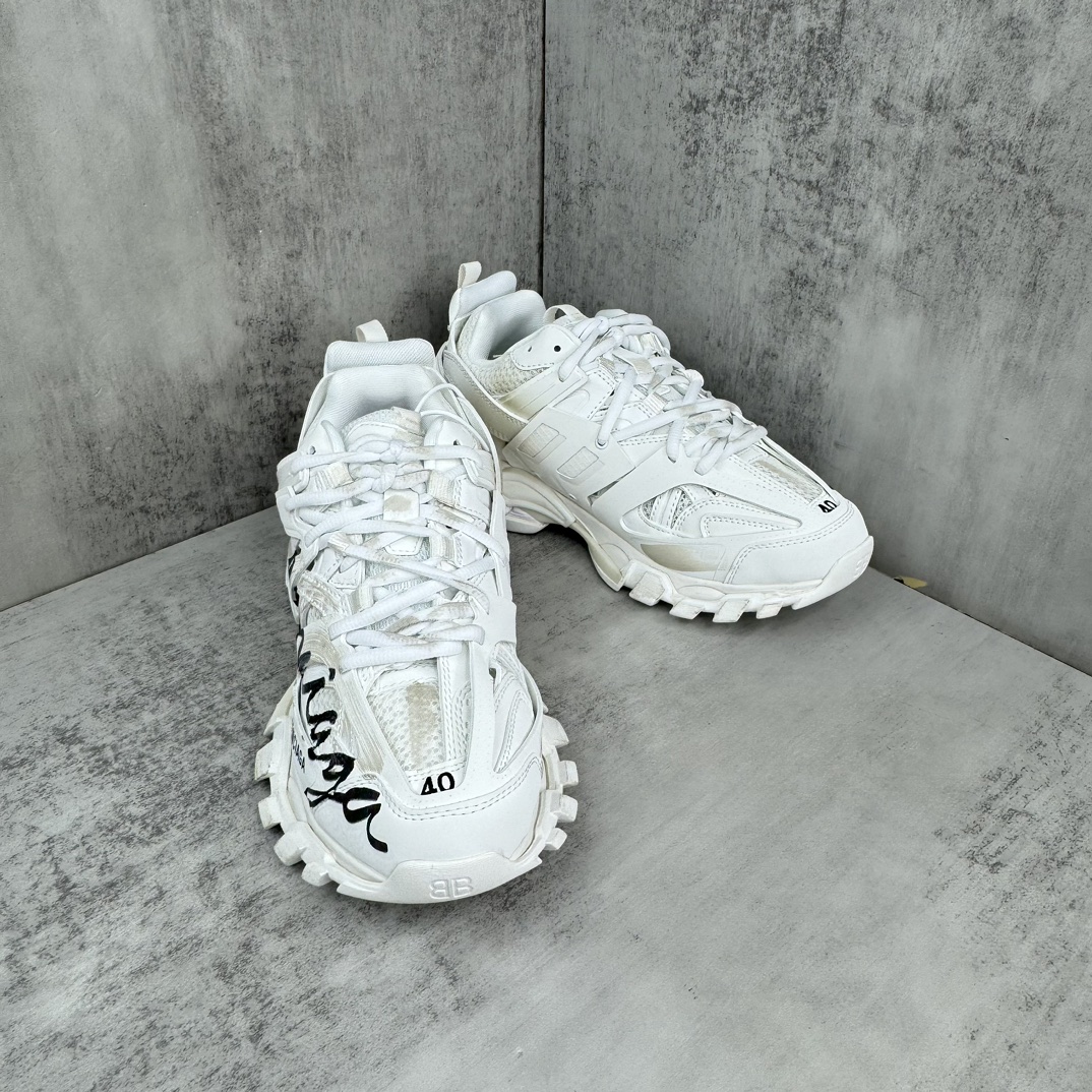 Sneakers M