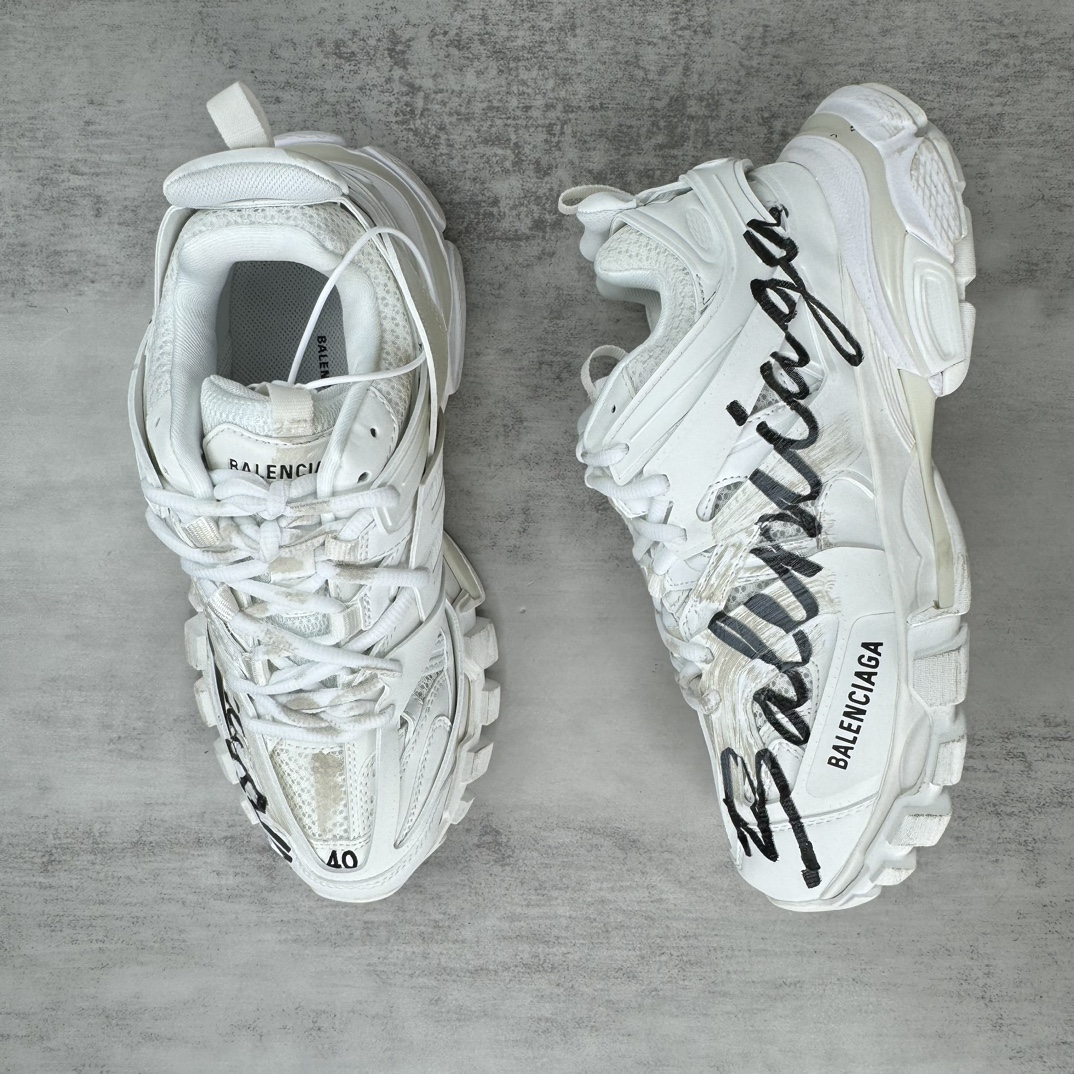 Sneakers M
