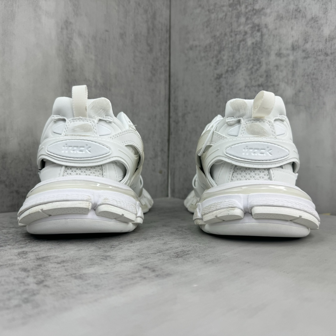 Sneakers M