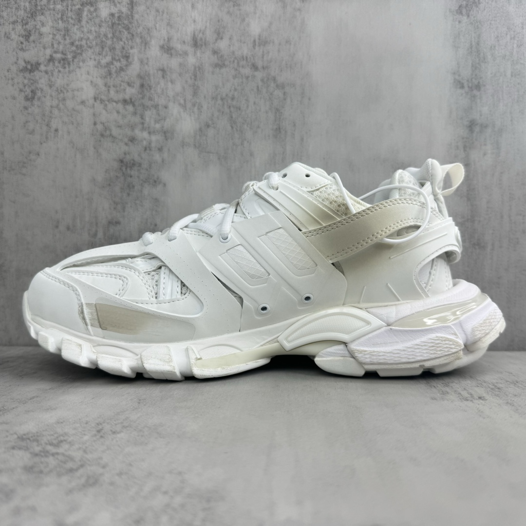 Sneakers M