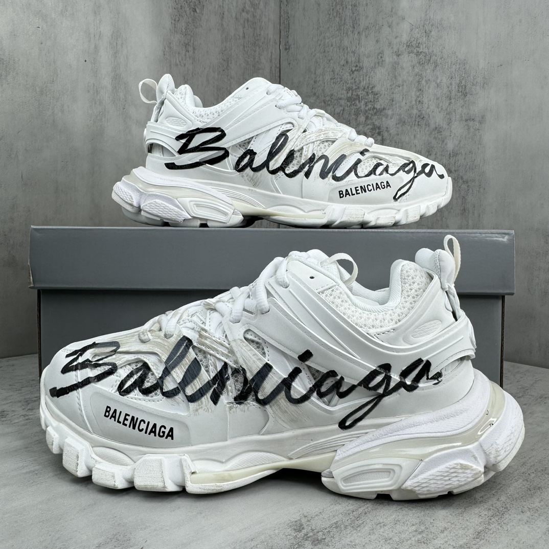 Sneakers M