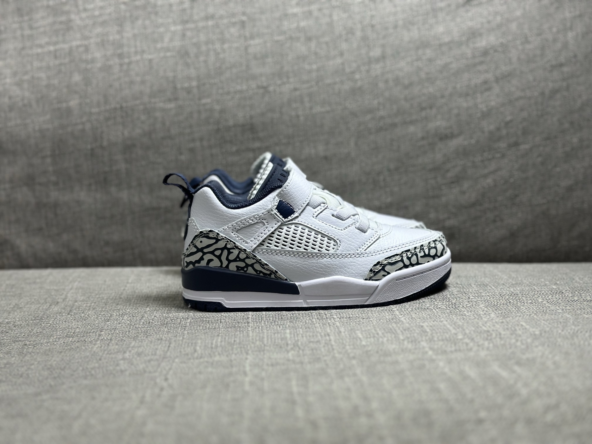 Jordan Nike Basic Shoes S
