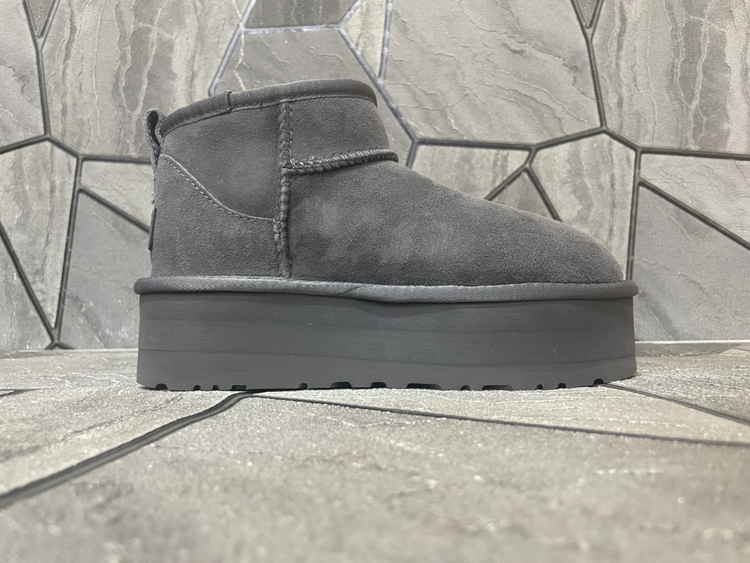 Ugg Basic Shoes Gray M-l