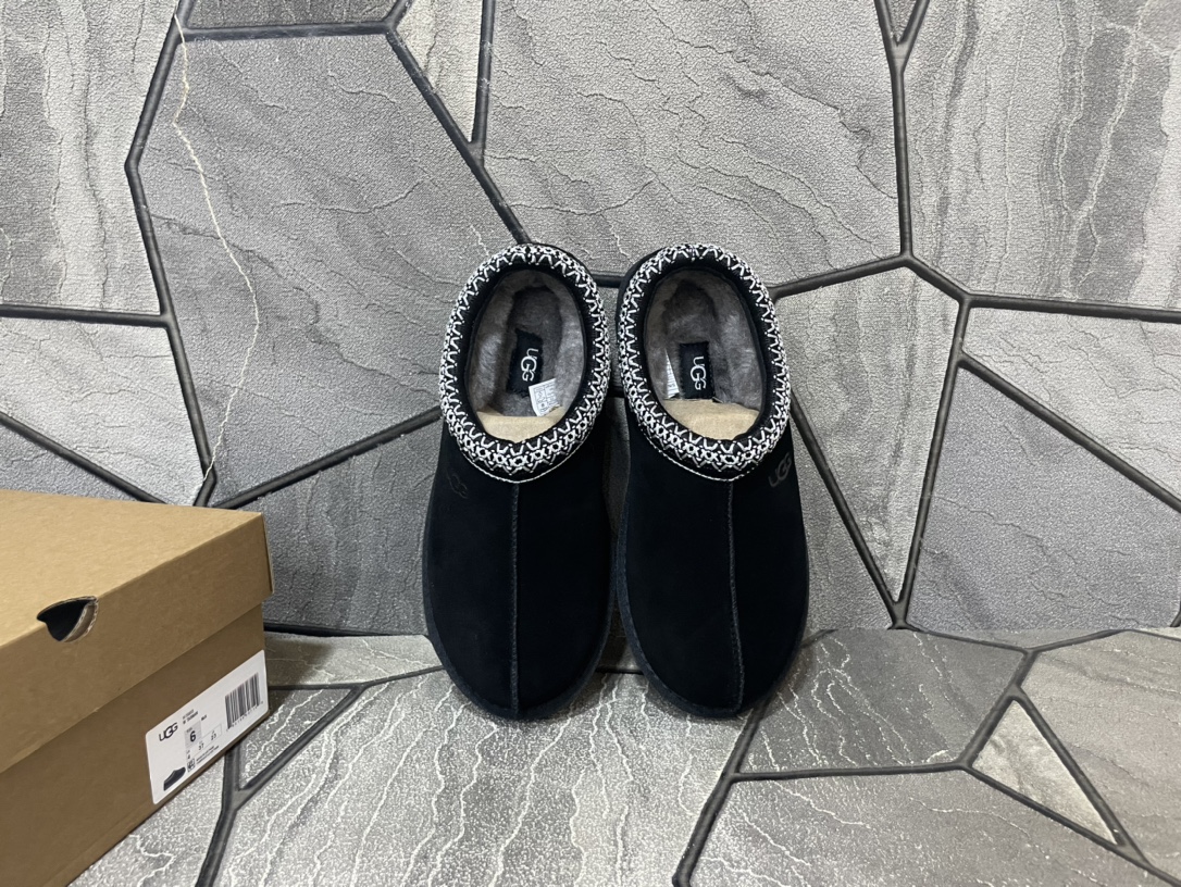 Ugg Basic Shoes Black