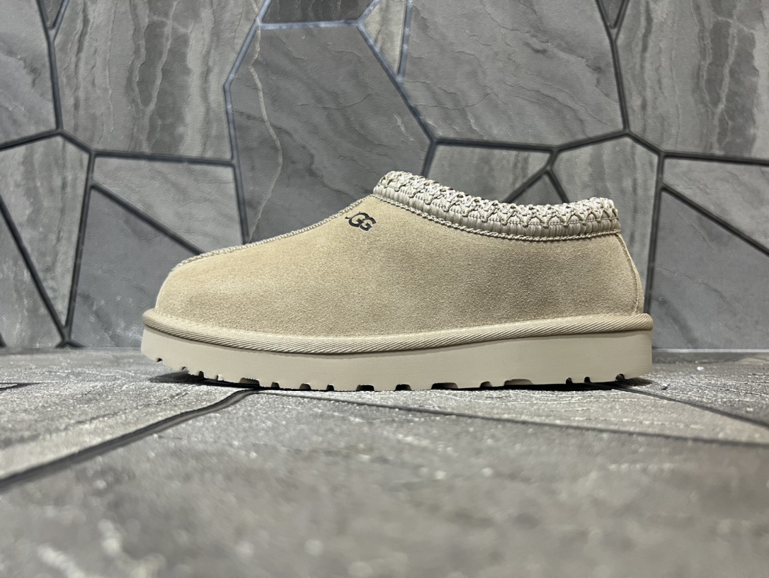 Ugg Basic Shoes